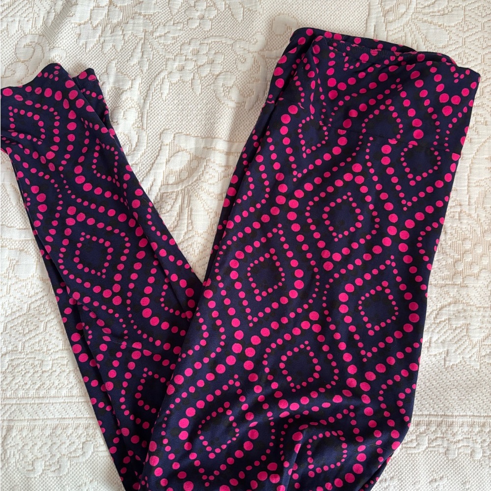 Vibrant Pink and Black Geometric Leggings